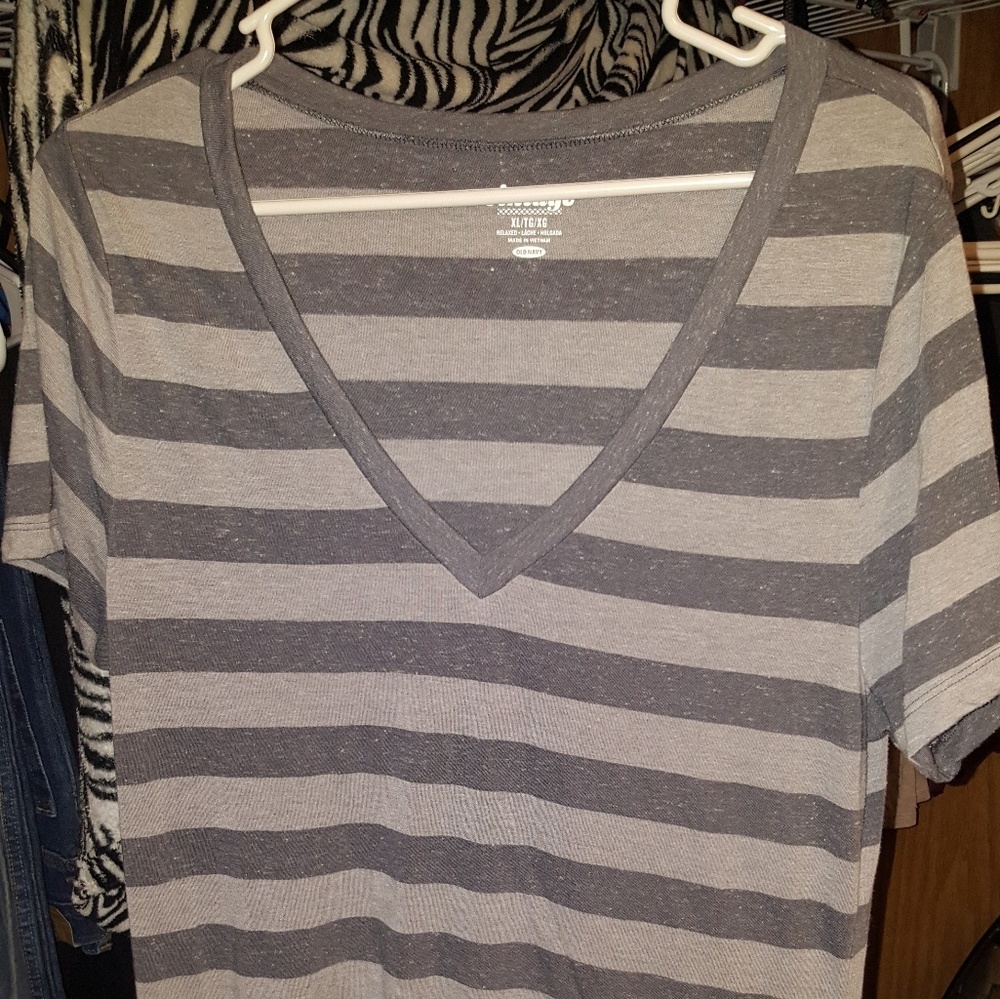Relaxed fit vneck